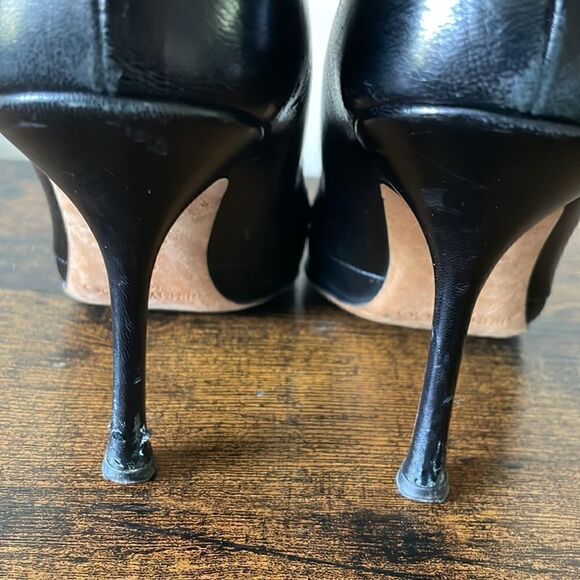 Jimmy Choo Black Leather
Cut-Out Pointed Toe Pumps Size 38 - Picture 6 of 13